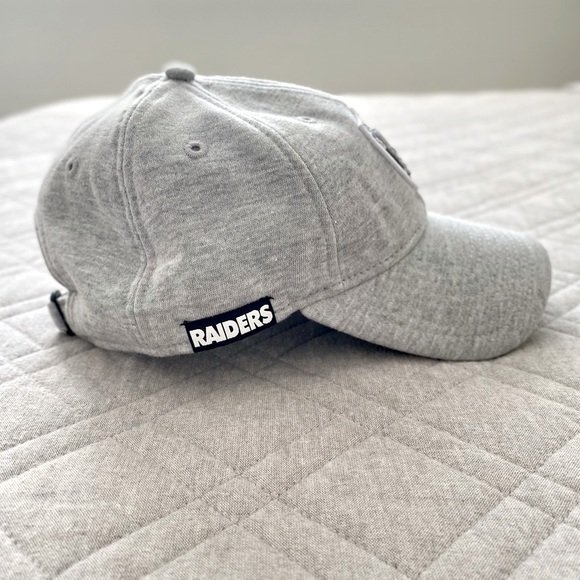 RAIDERS New Era 9TWENTY Adjustable Women’s Hat - Picture 3 of 5